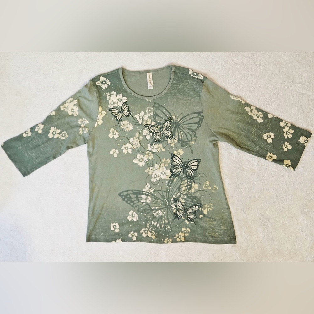 Graphic Long Sleeve Shirt Green Butterfly Women’s Large